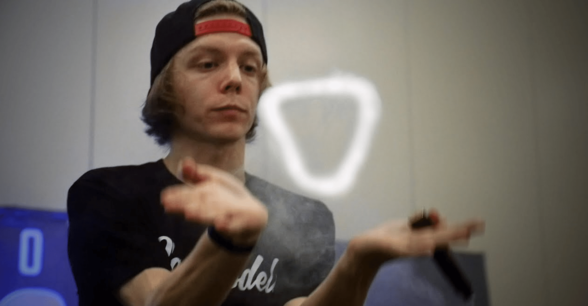 how to do Flying Triangle vape trick
